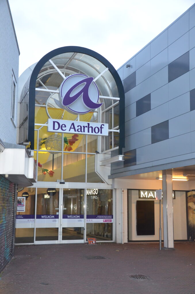 Winkelcentrum De Aarhof in Alphen aan den Rijn
